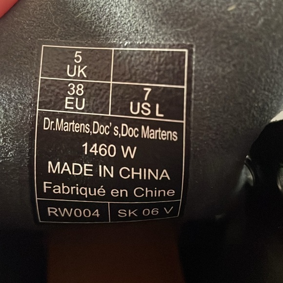 PATENT LEATHER Boots! HOT- Dr Martens. Rare to find in Patent Black - Picture 5 of 10